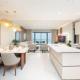 PVH - Stunning 2BR - Creek Vistas Grande, Dubai (foto 2)