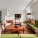 Spacious 4 Bedroom Loft Retreat, London (photo 2)