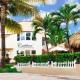 Caribbean Resort by the Ocean, Hollywood