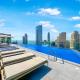 FAM Living - Stunning Modern Marina Apartment, Dubaj
