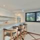 Villa Daya Canggu - 5 Mins to Beach, Rooftop Cinema and Private Cook, Canggu (foto 4)