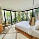 Villa Daya Canggu - 5 Mins to Beach, Rooftop Cinema and Private Cook, Canggu (foto 7)