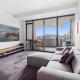 2-Bed, 500m From The Beach with Pool, Gym & Sauna, Melbourne