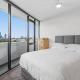 2-Bed, 500m From The Beach with Pool, Gym & Sauna, Melbourne (photo 2)