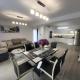 Athens Family 2BR Apartment Sleeps 6 near Acropolis, Atény