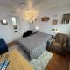 Guest room in a shared apartment - Metro 7 and Tramway T3a, París (foto 10)