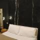 BlackWoody Contemporary Rooms - Napoli Centro Storico Via Toledo, Neapel (Foto 10)