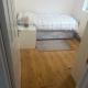 Compact single room B near Heathrow with 24 buses to all Terminals, Feltham