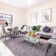 Luxury 2 Bed Apartment in the Heart of Mayfair Your Stylish London Retreat 4th floor no lift, Londyn