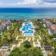 Luxury 2 BR Condo with tub & Infinity Pool - Beach Side At Mareazul - Sirenita G, Playa del Carmen