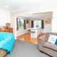 Comfy Raglan Base - Walk to Beach and Village - Roberts St - Family Home Upstairs, Raglan (fotografie 6)