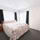 Comfy Raglan Base - Walk to Beach and Village - Roberts St - Family Home Upstairs, Raglan (fotografie 8)