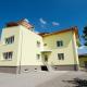 Villa Marcus - rodinný relax 200 m od Penzionu Kometa, u jezera s grilem a sdílenou kuchyní