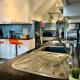 2 Bed Duplex Penthouse Apartment by Mathew Street Sleeps 6, Liverpool (photo 4)