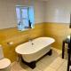 2 Bed Duplex Penthouse Apartment by Mathew Street Sleeps 6, Liverpool (photo 3)
