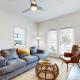 2 Mi to UF Campus! Modern Luxury Apt w/ Pool