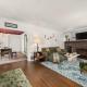 Hot Tub - Game Room - Chic & Spacious - Sleeps 10