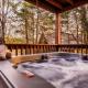 Quaint & Cozy - Great location - Hot Tub - BBQ