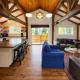 Beachside-HotTub-Fireplace-Authentically Northern, Traverse City (zdjęcie 3)