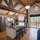 Beachside-HotTub-Fireplace-Authentically Northern, Traverse City (zdjęcie 9)