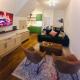 Twenty 7 - Modern & Spacious Townhouse