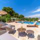 Beachfront House Mir Brač near Supetar with pool and jacuzzi, Supetar (zdjęcie 4)
