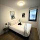 Stylish Condo Apartment with Stunning Rooftop Views & Pool, Gym and Hot Tubs by Peppy Beach Retreats, Мельбурн (фото 6)