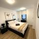 Stylish Condo Apartment with Stunning Rooftop Views & Pool, Gym and Hot Tubs by Peppy Beach Retreats, Мельбурн (фото 5)