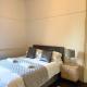 Huge House in Derby City Centre Free Parking, Derby (Foto 10)