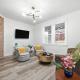 Bright & Clean 2BR Near Downtown Porch Parking, Pittsburgh