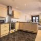 Elliot Suite No9 - Donnini Apartments, Ayr (photo 5)