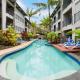 Lagoon Breeze - Beachside Living with Resort Perks, Trinity Beach (foto 4)