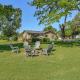 Kayaks & Boat Dock: Waterfront Home in Grove, Grove (foto 6)