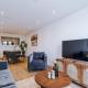Stylish 2BR City Apartment Free Parking & Terrace