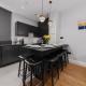 Prime Central London Stay, modern Apartments with AC, Лондон