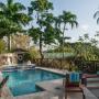 Vily - Mount Irvine, Luciana with Windows for Walls & Open Plan Living