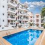 Apartmanok - Vagator, Apartment with a pool in Vagator, Goa, by GuestHouser 66928