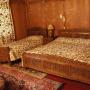 Boote - Srinagar, 1 BR Houseboat in Raj bagh, Srinagar (DFD9), by GuestHouser
