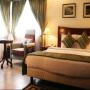 Szállodák - Lagos, Three Arms Hotel