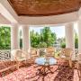 Pensionen - Srinagar, 1 BR Boutique stay in Rajbagh, Srinagar (B222), by GuestHouser