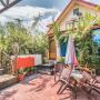 Hotely - Šrínagar, 1 BR Boutique stay in Shankaracharya Reserved Forest, Srinagar (B47C), by GuestHouser