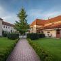 Hotely - Krakovany, Chateau Krakovany