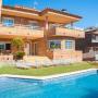 Villák - Calafell, Calafell Villa Sleeps 12 Pool WiFi