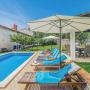 Vily - Rapavel, Rapavel Villa Sleeps 7 Air Con WiFi