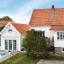 Case vacanze - Fjällbacka, Awesome home in Fjällbacka w/ Outdoor swimming pool and 4 Bedrooms