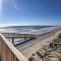 Nyaralók - Galveston, Beachfront Galveston Condo with Patio and Pool Access