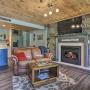 Holiday homes - Sevierville, Updated Escape with Deck - 4 Mi to Pigeon Forge!