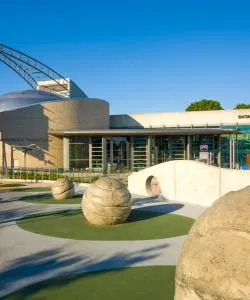 أحد المعالم السياحية الأكثر زيارة في تورونتو.