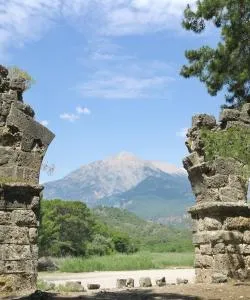 많은 방문객들이 찾는 케메르의 인기 랜드마크. 