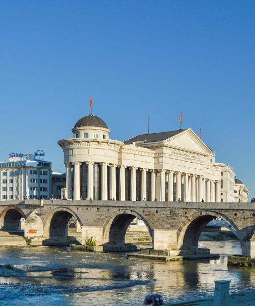 Un dels llocs d'interès més visitats a Skopje.